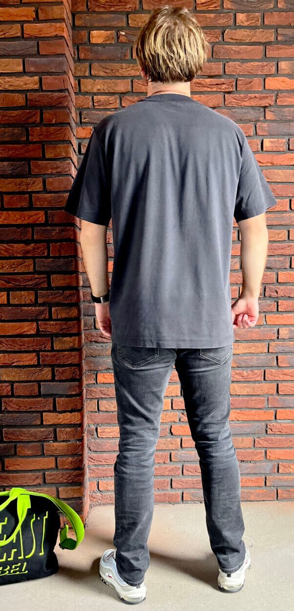 Tijdloos unisex T-shirt Le Beast Label Dyed Black - Afbeelding 4
