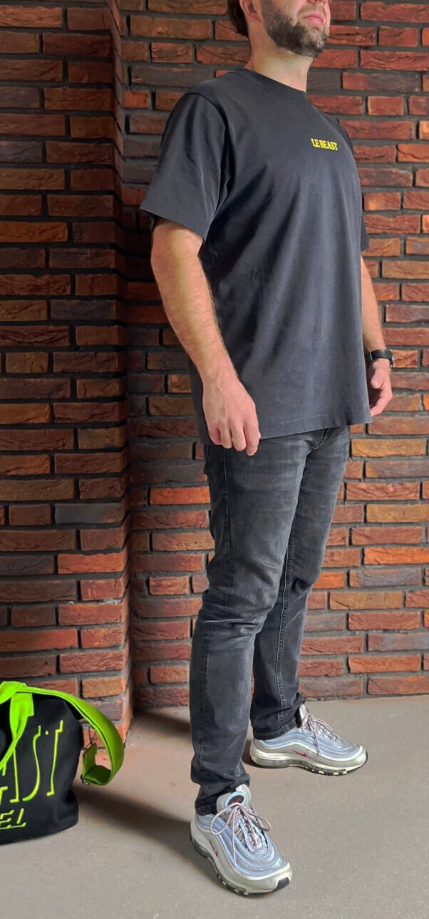 Tijdloos unisex T-shirt van Le Beast Label – duurzaam vegan streetwear, Fair Wear & GOTS-gecertificeerd.